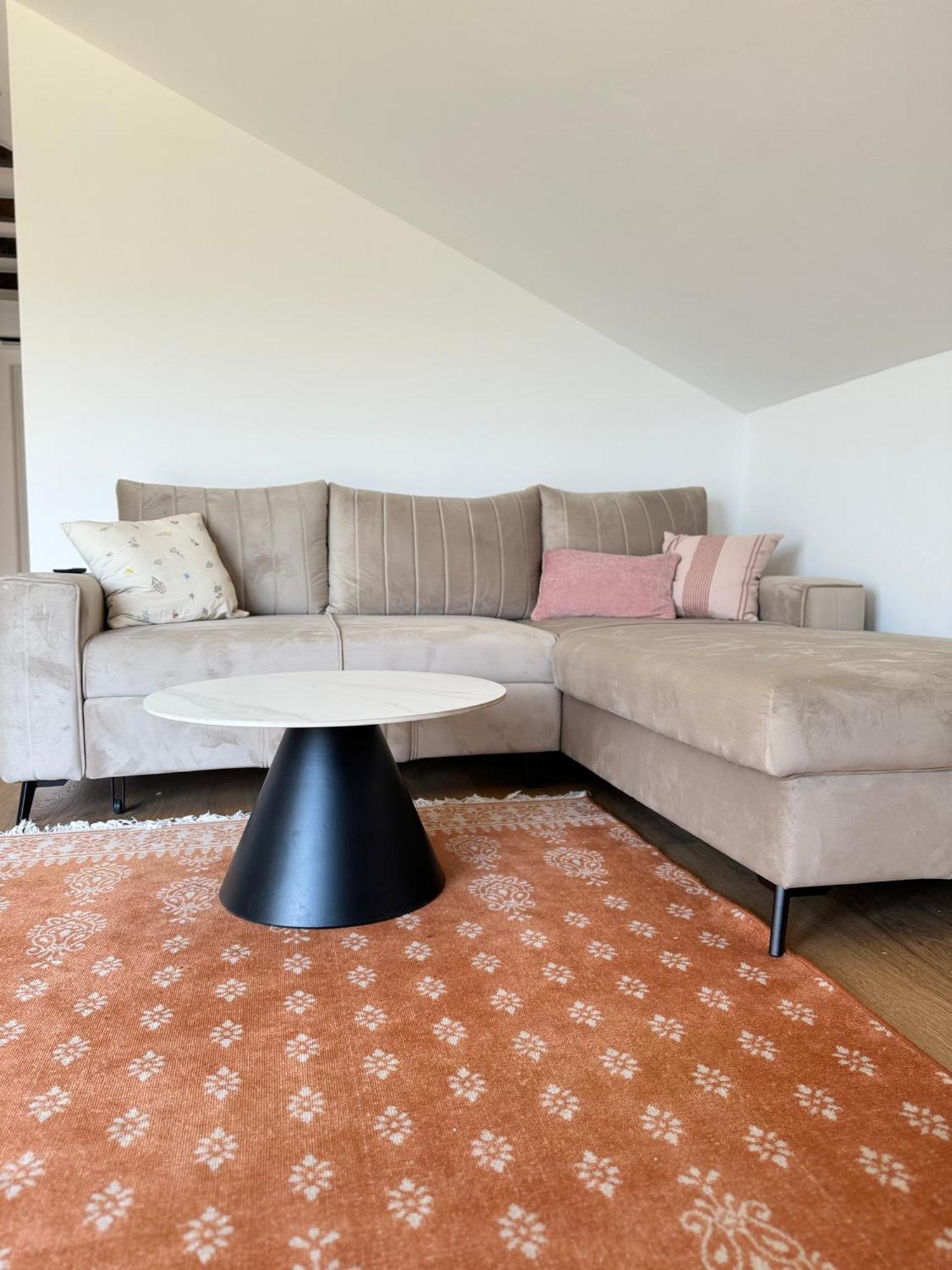 House On The Hill Apartment